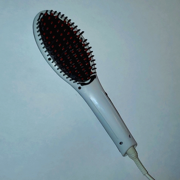 Women's Fast Hair Brush Straightener 450°F White with Red Heat Protectant Ends - Picture 3 of 5